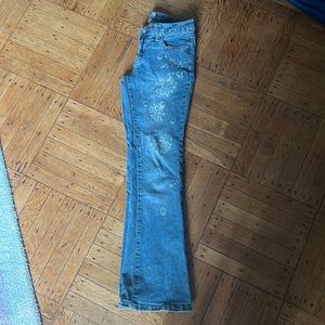 No boundaries flare jeans with paisley design!